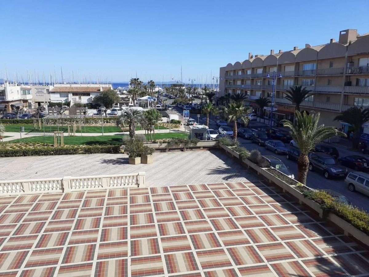 Studio 4 Personnes Avec Vue Sur Le Port Apartment Hyères Екстериор снимка