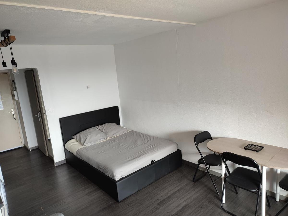 Studio 4 Personnes Avec Vue Sur Le Port Apartment Hyères Екстериор снимка